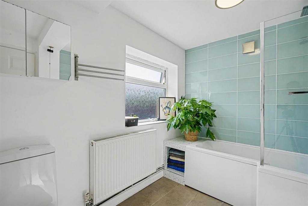 Bathroom 1 1.jpeg