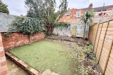 3 bedroom terraced house to rent, Lower Hester Street, Semilong, Northampton, NN2
