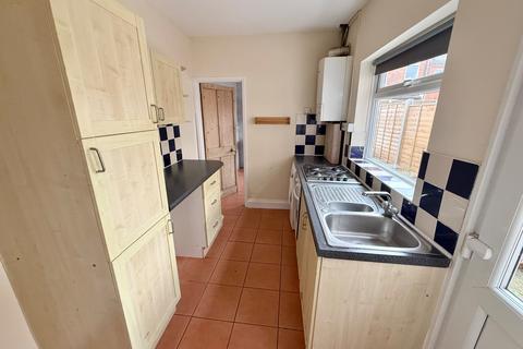 3 bedroom terraced house to rent, Lower Hester Street, Semilong, Northampton, NN2