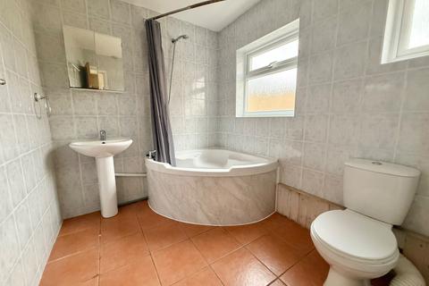 3 bedroom terraced house to rent, Lower Hester Street, Semilong, Northampton, NN2