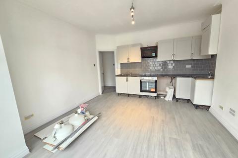 3 bedroom flat to rent, Bridge Lane, London NW11