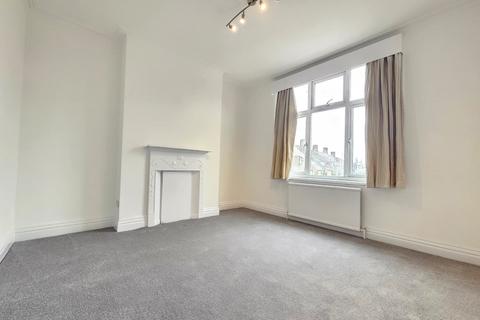 3 bedroom flat to rent, Bridge Lane, London NW11
