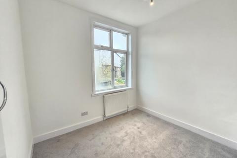 3 bedroom flat to rent, Bridge Lane, London NW11