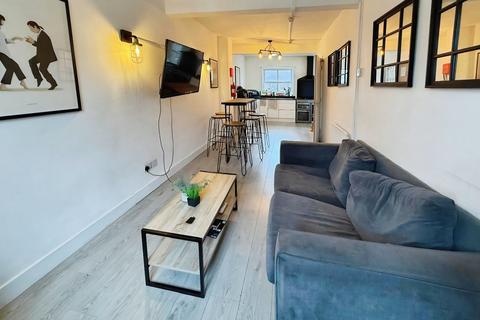 6 bedroom house to rent, Victoria Road, Fallowfield, Manchester, Greater Manchester, M14