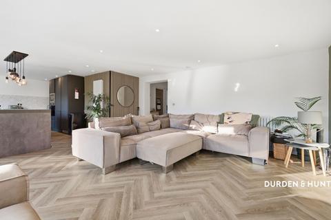 4 bedroom detached house for sale, Second Avenue, Hook End, CM15