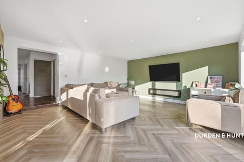 4 bedroom detached house for sale, Second Avenue, Hook End, CM15