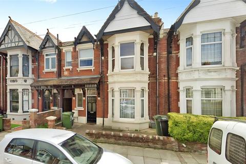 2 bedroom flat to rent, Oriel Road, Hampshire PO2