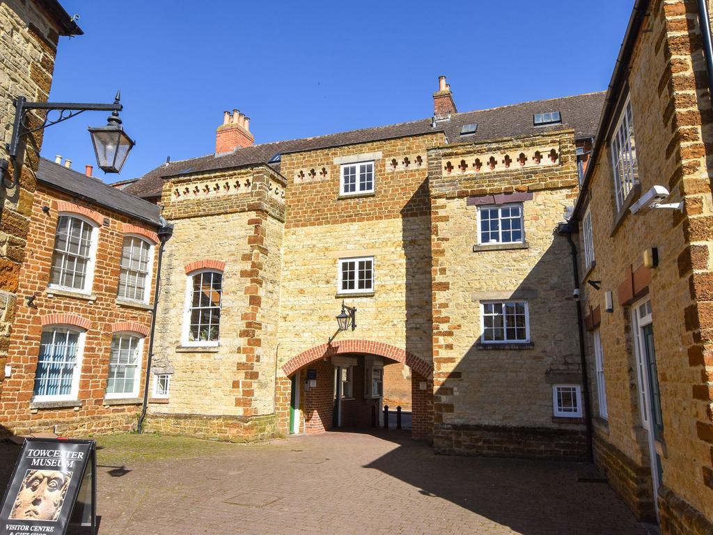 8 White Horse Yard