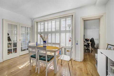 2 bedroom flat to rent, Ashburn Gardens, London SW7