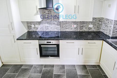 1 bedroom flat to rent, PINEWOOD MEWS, OAKS ROAD, STANWELL