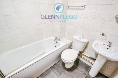 1 bedroom flat to rent, PINEWOOD MEWS, OAKS ROAD, STANWELL
