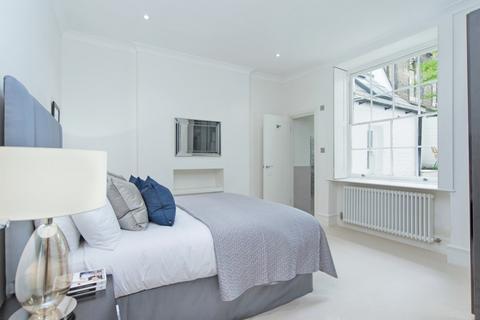 2 bedroom flat to rent, Fitzroy Square, Fitzrovia, London, W1