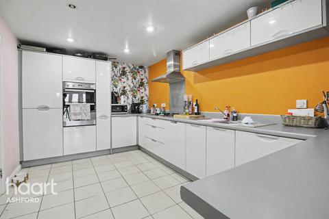 4 bedroom townhouse for sale, Greystones, Ashford