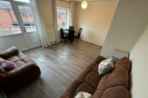 3 bedroom terraced house to rent, Pelham Place, Chapel Allerton, Leeds, LS7 3QZ