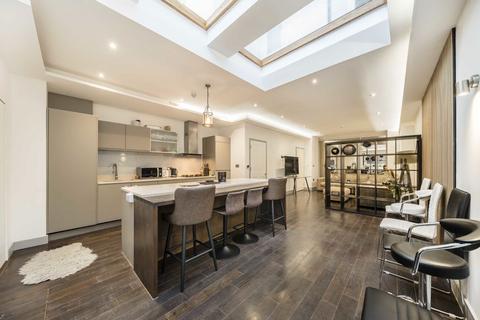 4 bedroom semi-detached house for sale, Westbere Road, London NW2