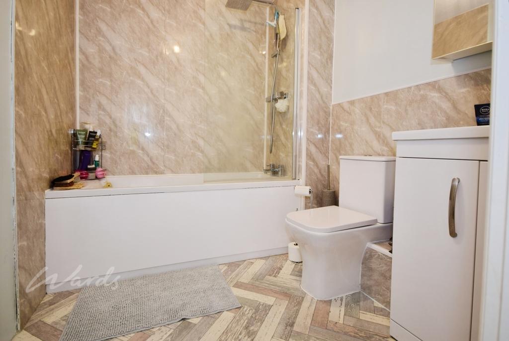 Diana bathroom