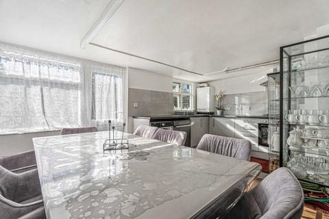 4 bedroom terraced house for sale, North Circular Road, London, NW2