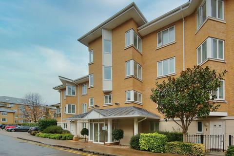 2 bedroom flat to rent, Strand Drive, Kew TW9