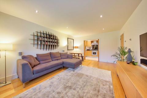 2 bedroom flat to rent, Strand Drive, Kew TW9