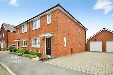 3 bedroom semi-detached house to rent, Hangar Drive Tangmere PO20