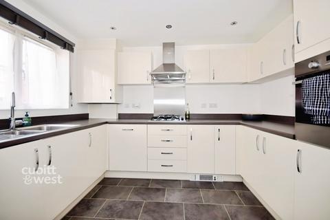 3 bedroom semi-detached house to rent, Hangar Drive Tangmere PO20