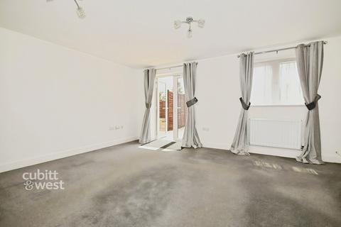 3 bedroom semi-detached house to rent, Hangar Drive Tangmere PO20