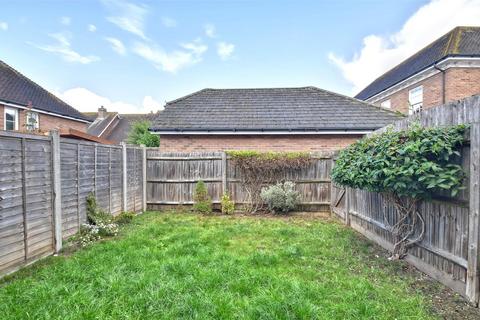 3 bedroom end of terrace house to rent, The Lindens, St. Benets Way, Tenterden