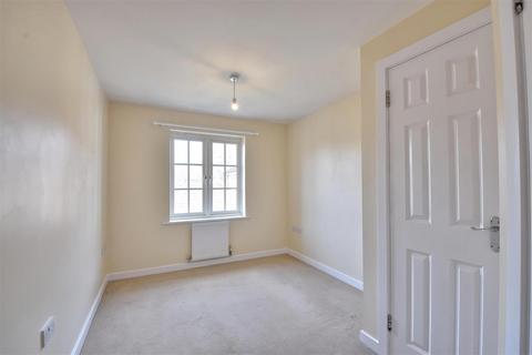 3 bedroom end of terrace house to rent, The Lindens, St. Benets Way, Tenterden