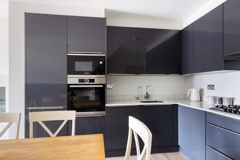 2 bedroom flat to rent, Sanders Lane
