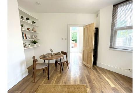 Studio to rent, Mount Pleasant Road, London, N17