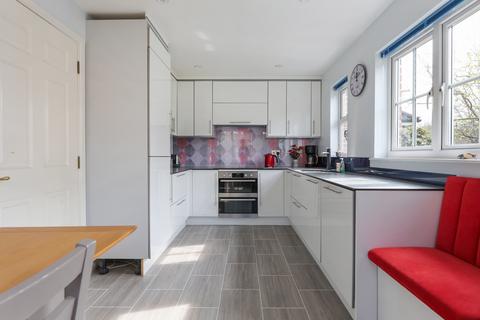 3 bedroom detached house for sale, Furze Close, Horley, Surrey, RH6