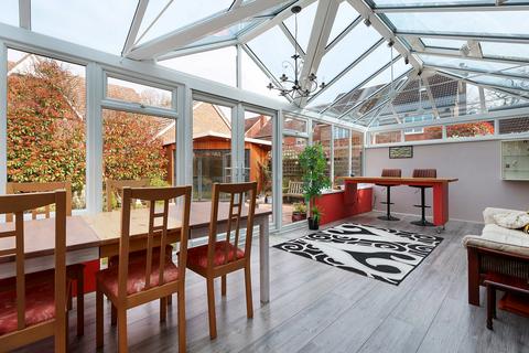 3 bedroom detached house for sale, Furze Close, Horley, Surrey, RH6