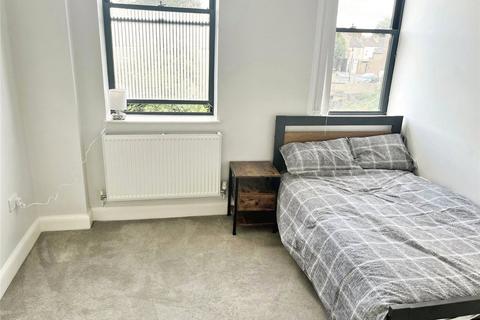 3 bedroom flat to rent, The Grove, Kent DA12