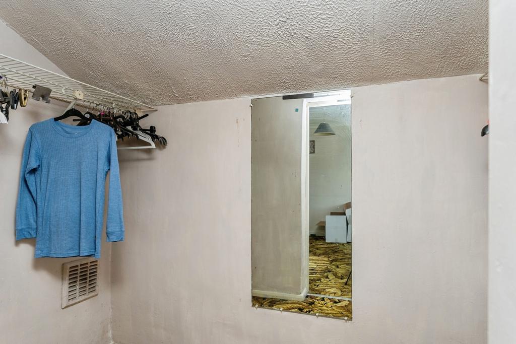 Walk-In Wardrobe