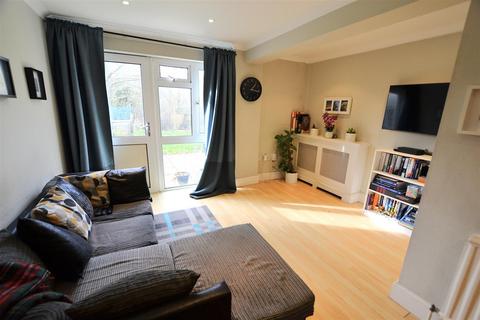 2 bedroom maisonette for sale, Redhall Close, Hatfield