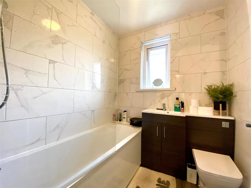 64 bathroom.jpg