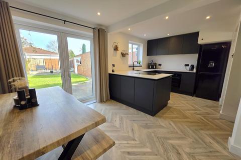 3 bedroom semi-detached house for sale, Innsworth Lane, Longlevens,