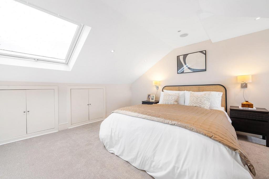 Bedroom 1.JPG