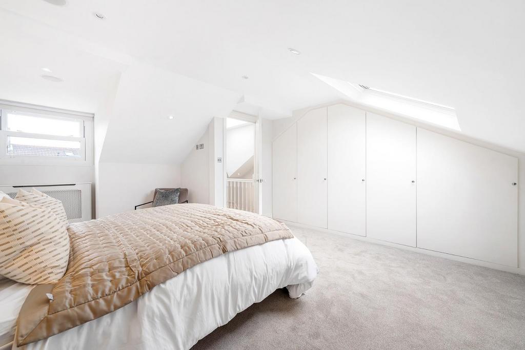 Bedroom 1 (3).JPG