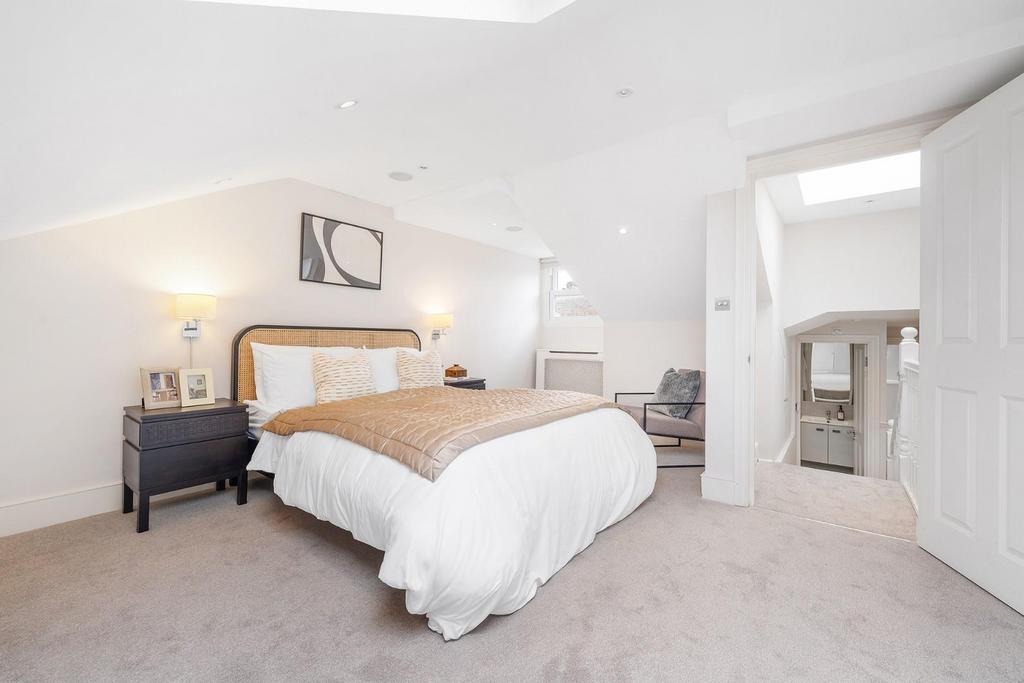 Bedroom 1 (2).JPG
