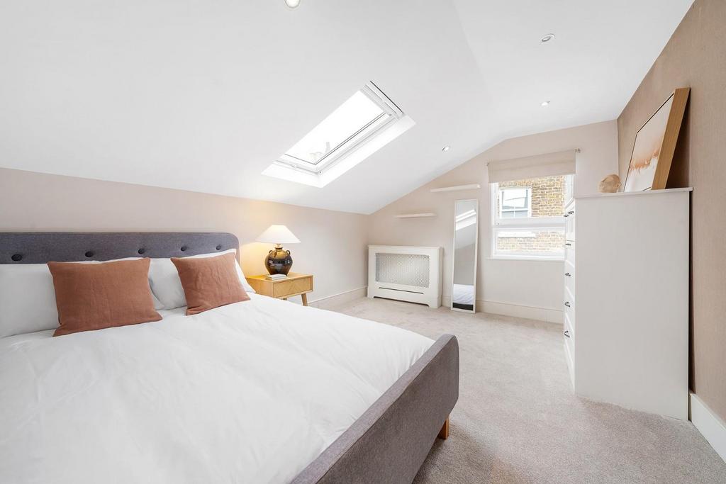 Bedroom 2.JPG