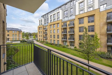 2 bedroom flat to rent, Pinewood Gardens Teddington TW11