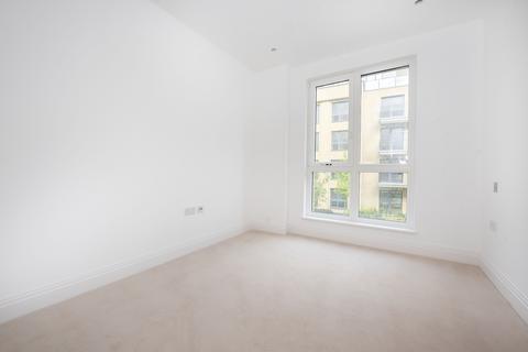 2 bedroom flat to rent, Pinewood Gardens Teddington TW11