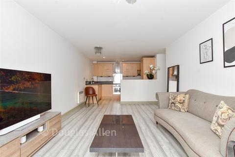 2 bedroom ground floor flat for sale, Heath Park Road, Gidea Park, Essex