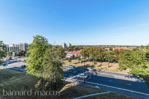 2 bedroom flat to rent, Cline Road