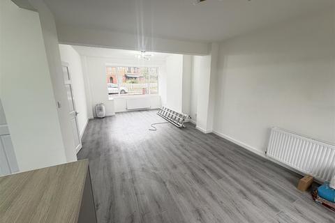 3 bedroom semi-detached house to rent, Plodder Lane Farnworth Bolton
