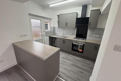 3 bedroom semi-detached house to rent, Plodder Lane Farnworth Bolton