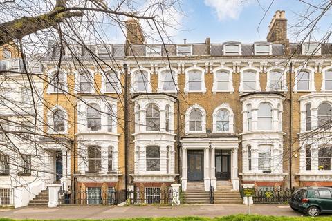 1 bedroom flat for sale, Clapham Common South Side, London SW4