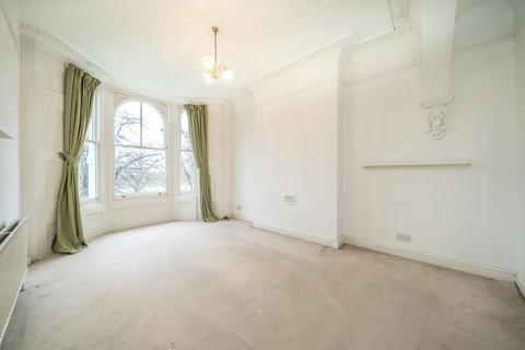 1 bedroom flat for sale, Clapham Common South Side, London SW4