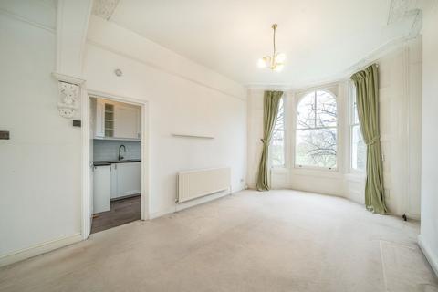 1 bedroom flat for sale, Clapham Common South Side, London SW4